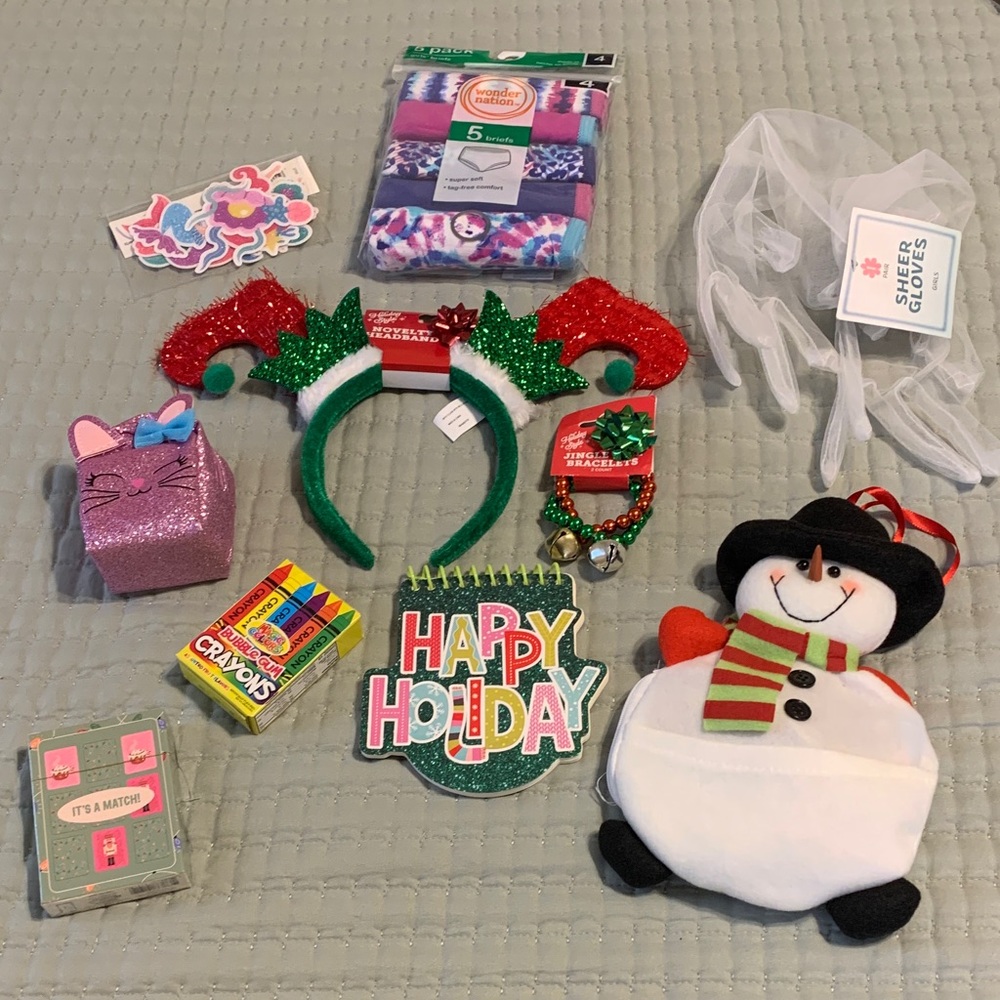 Stocking Stuffer Gift for Girls 15 Pc NEW Kitty purse Briefs Gloves Game & more